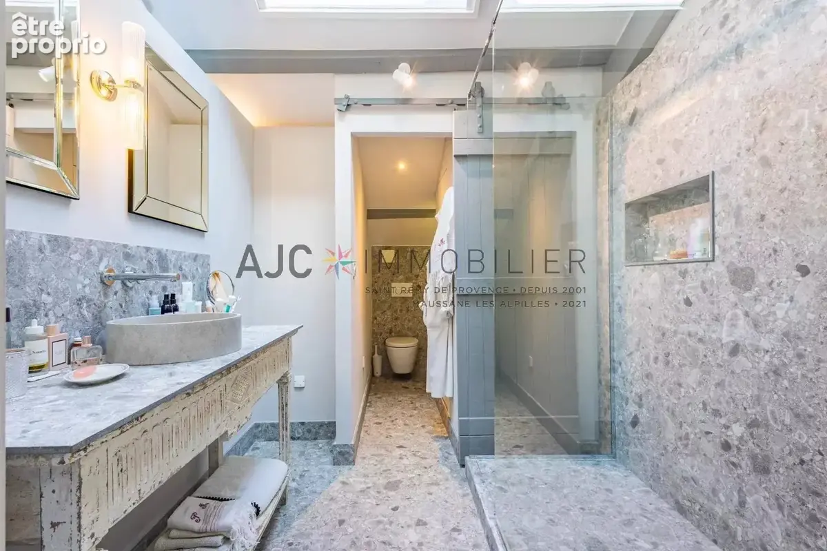 Saint-Rémy-de-Provence – À pied du centre, une maison rénovée au charme de la campagne - photo 12