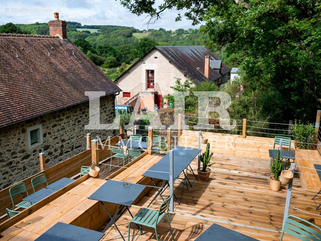 Commerce à SAINT-LEONARD-DES-BOIS