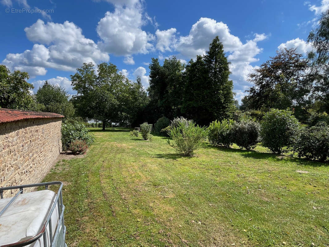 Maison à SAINT-MARCEL-EN-MARCILLAT