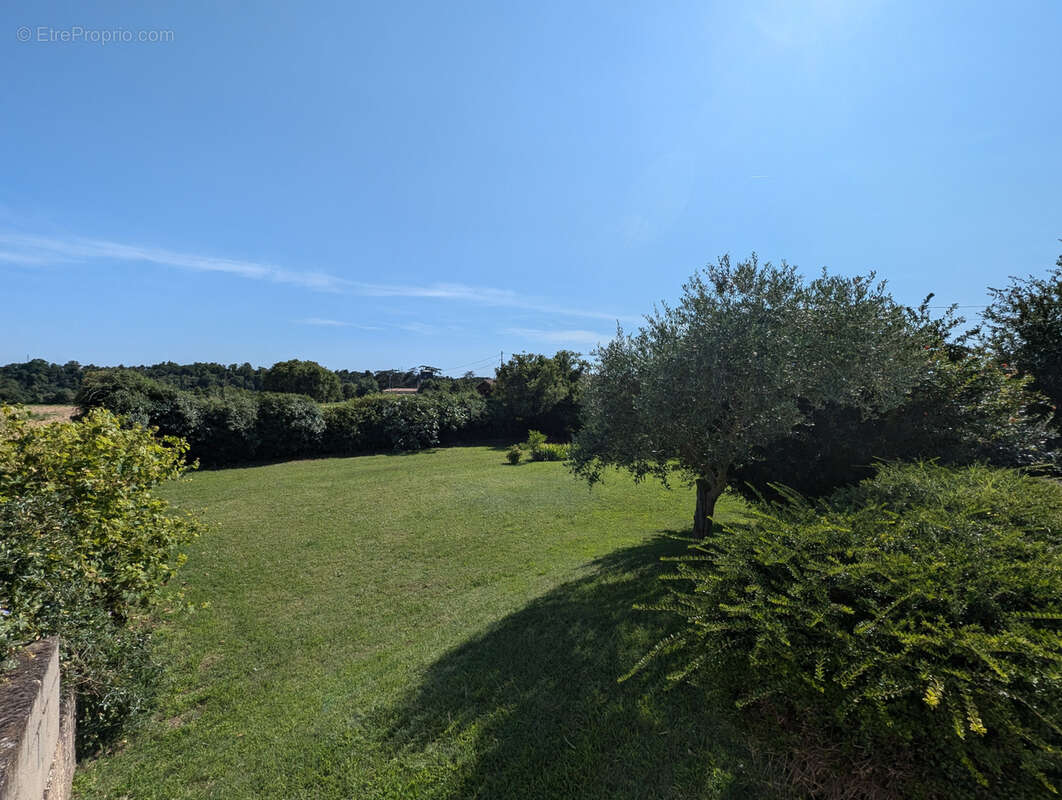 Terrain à ROMANS-SUR-ISERE