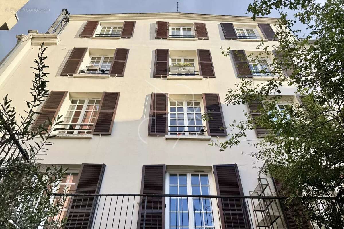 Appartement à PARIS-14E
