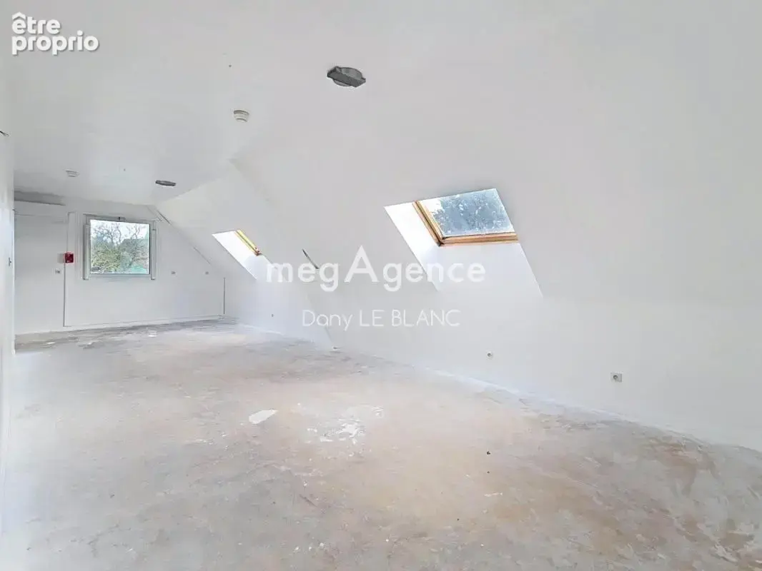 Local commercial avec forte visibilité - photo 8