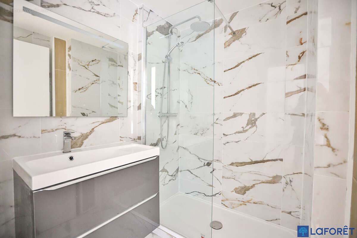 Appartement à NEAUPHLE-LE-CHATEAU