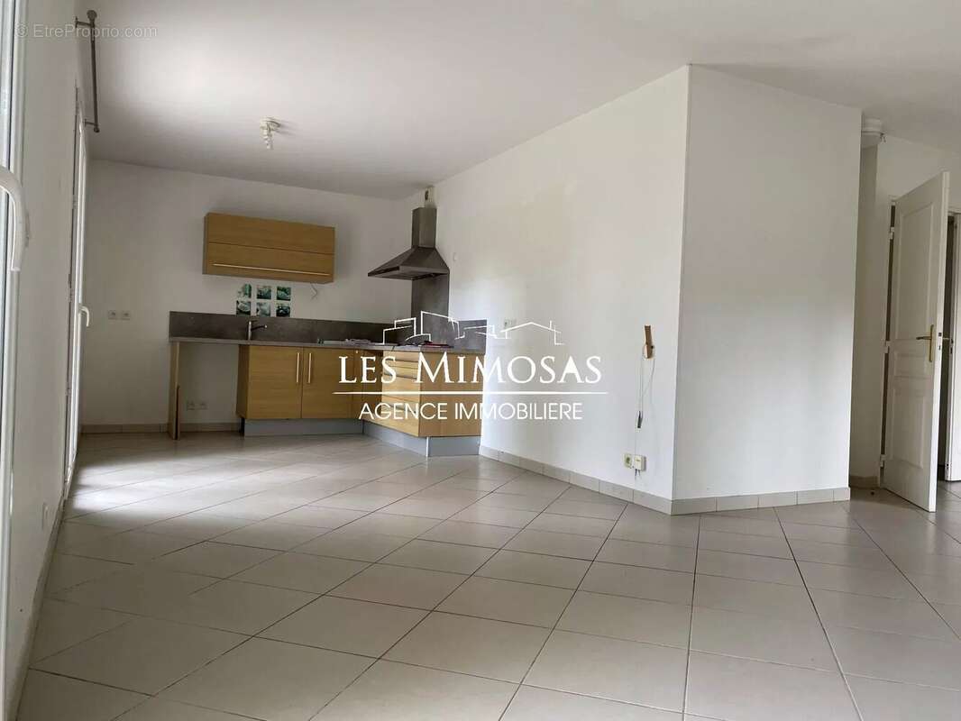 Maison à BAGNOLS-EN-FORET