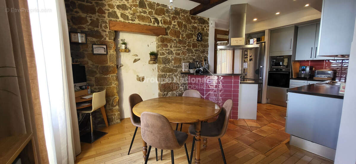 Maison à LA ROQUETTE-SUR-SIAGNE