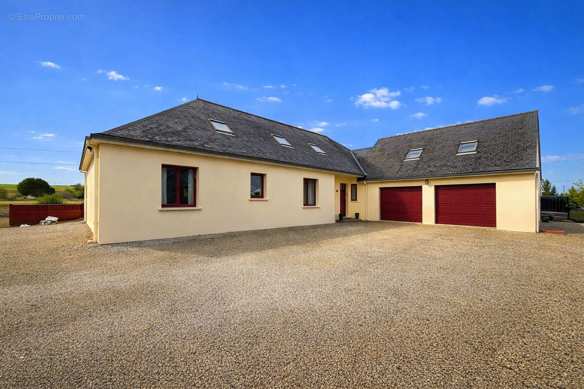 Maison à PLOUNEVEZ-LOCHRIST