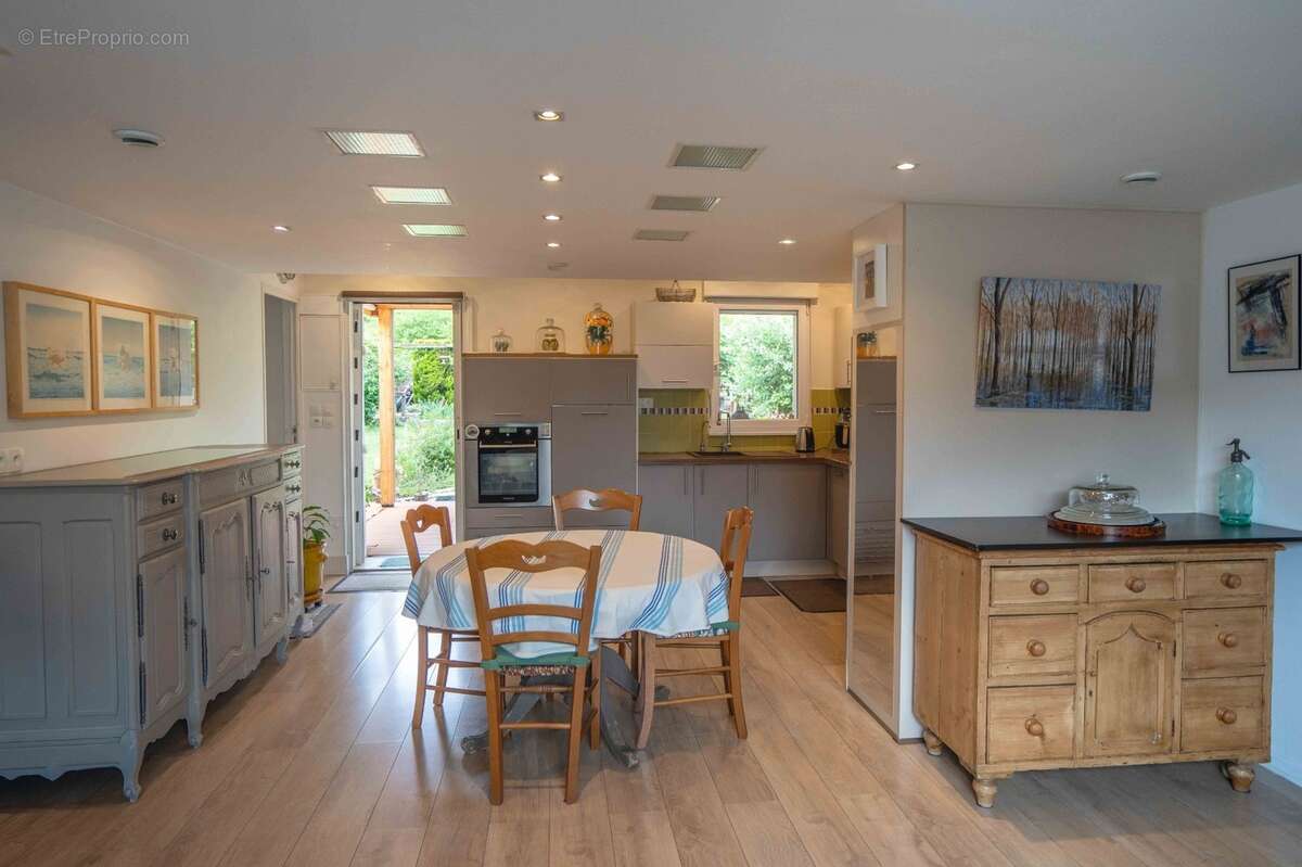 Maison de plain-pied à vendre 5 pièces VENISSIEUX (69) - photo 3