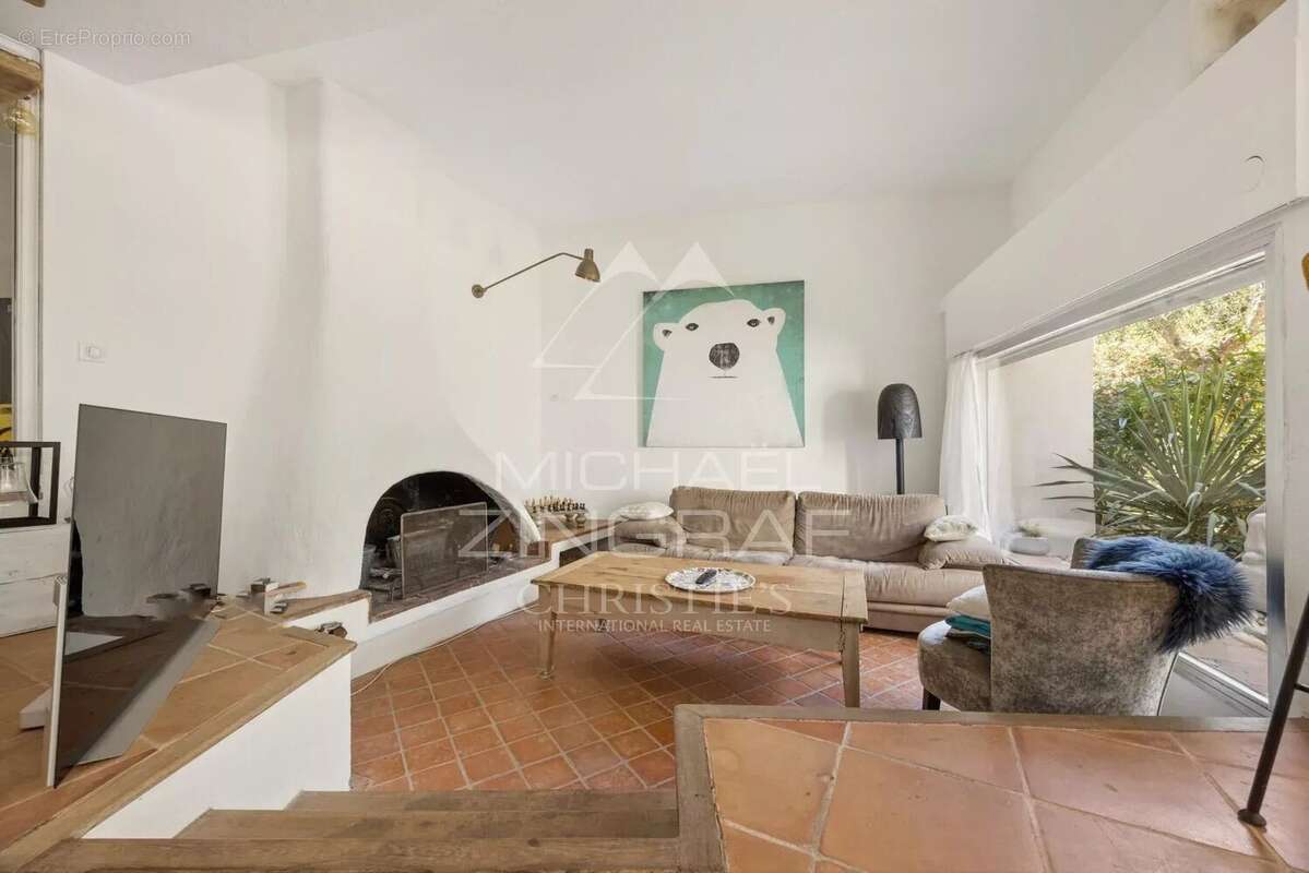 Maison à TOURRETTES-SUR-LOUP