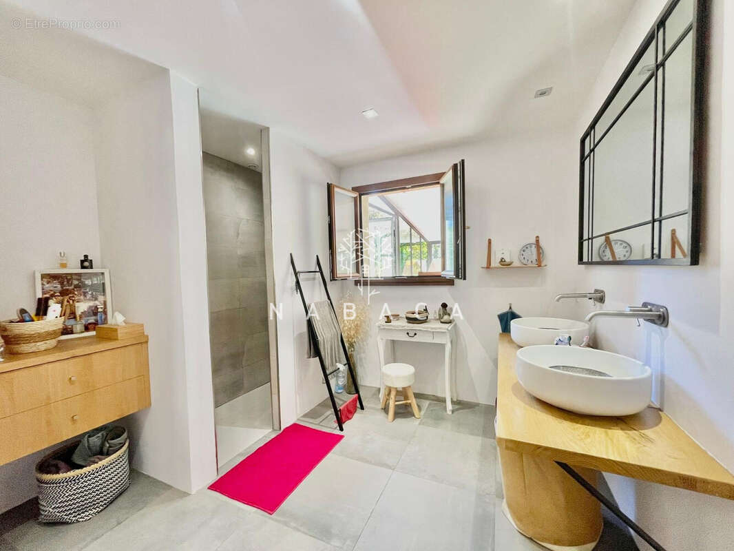 Maison à TOURRETTES