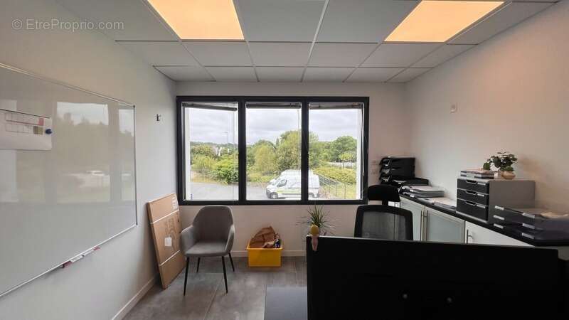 Local/bureau à vendre QUIMPER - 670 m² - Parking  Quartier Ty Pont Kerroué - photo 8