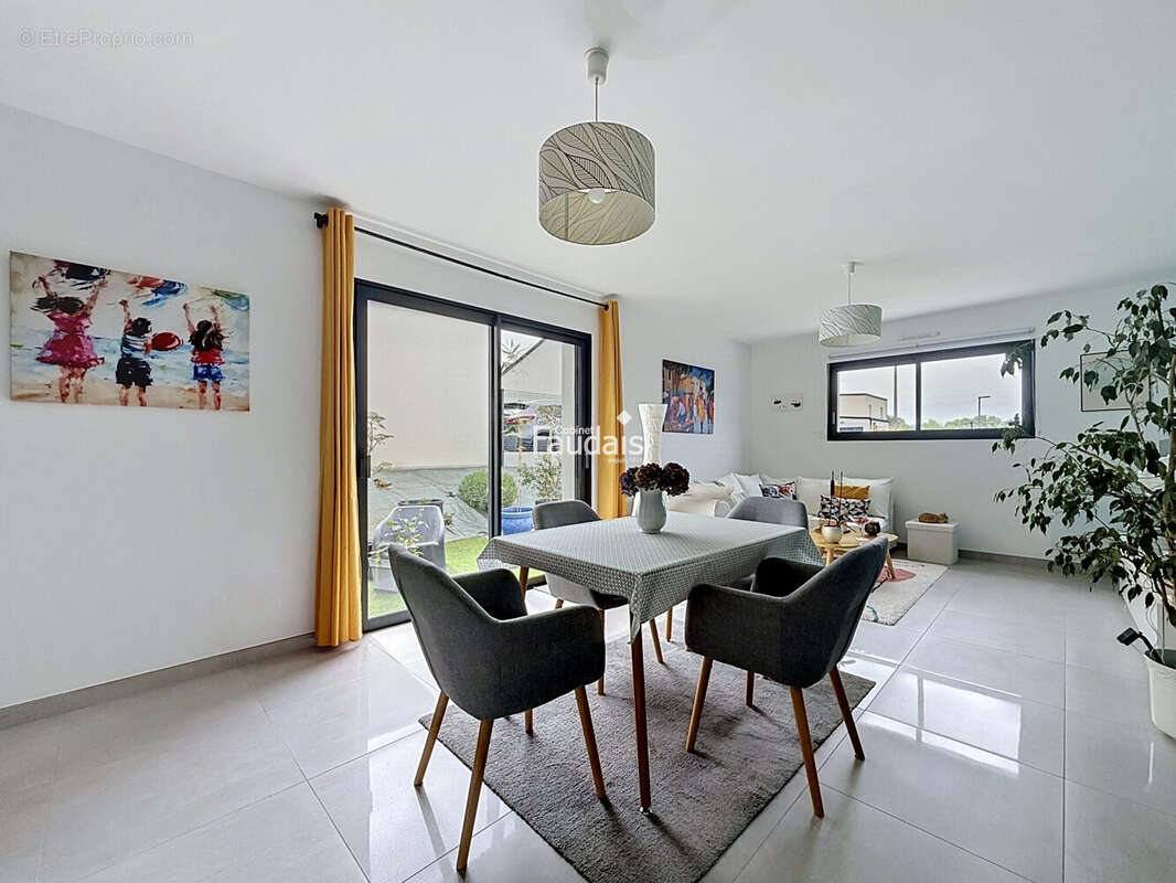 Maison 70 m² à Saint-Lo  - photo 4