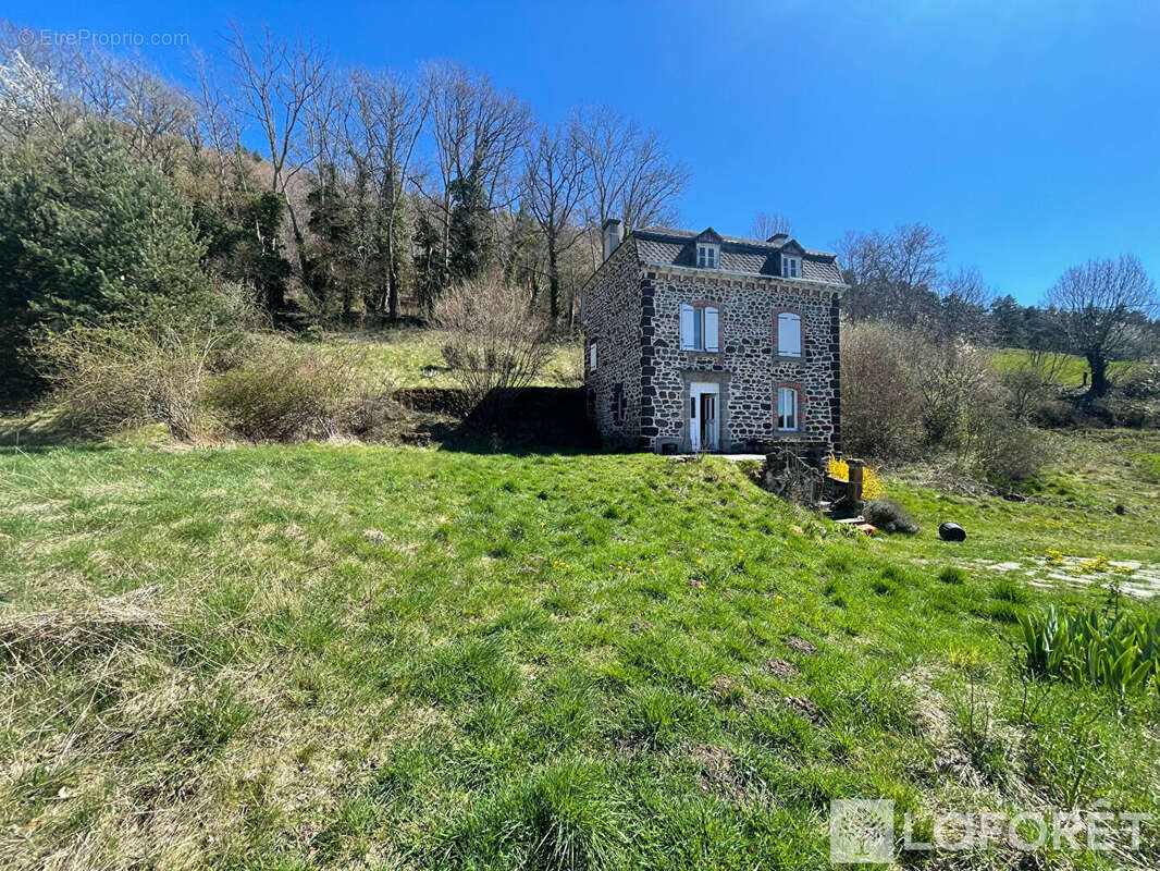 Maison à MOLOMPIZE