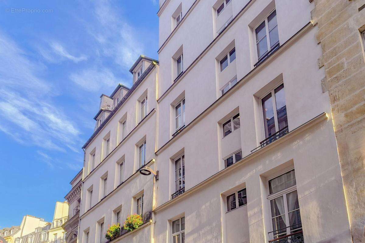 Appartement à PARIS-1E