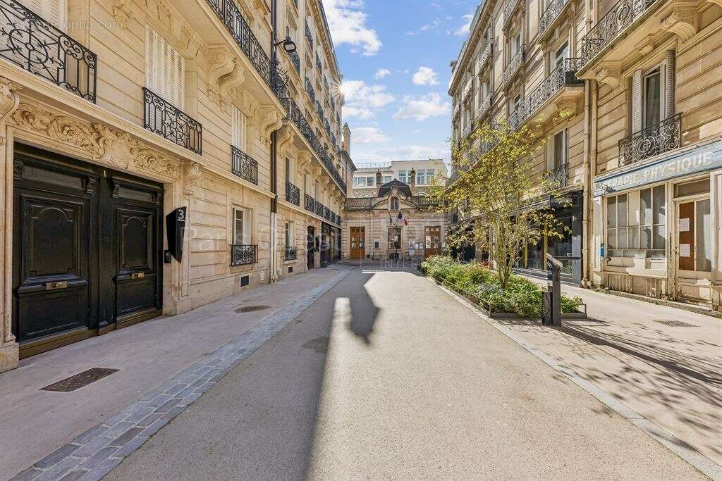 Appartement à PARIS-8E