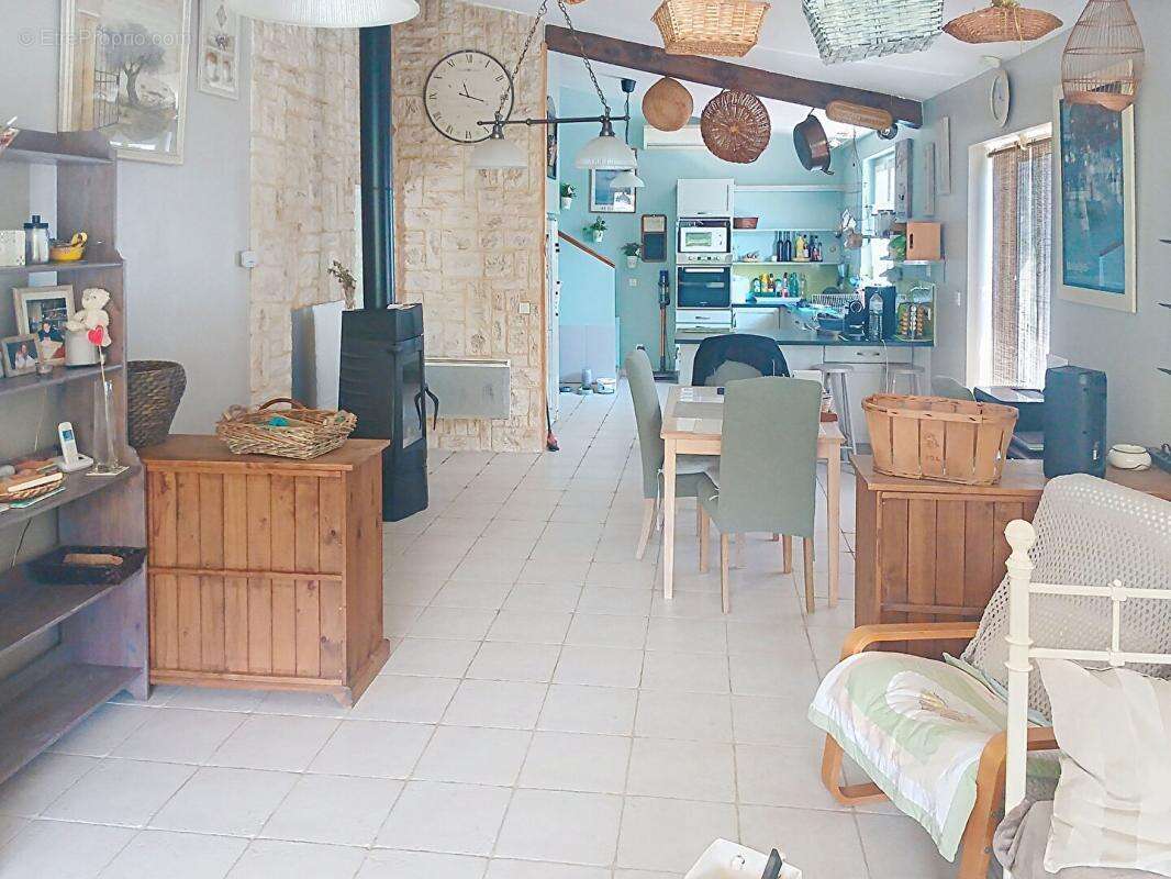Villa sur 1700m² de terrain avec piscine, appartement et garage - LE VAL - photo 7