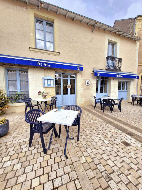 Commerce à MONTREUIL-BELLAY