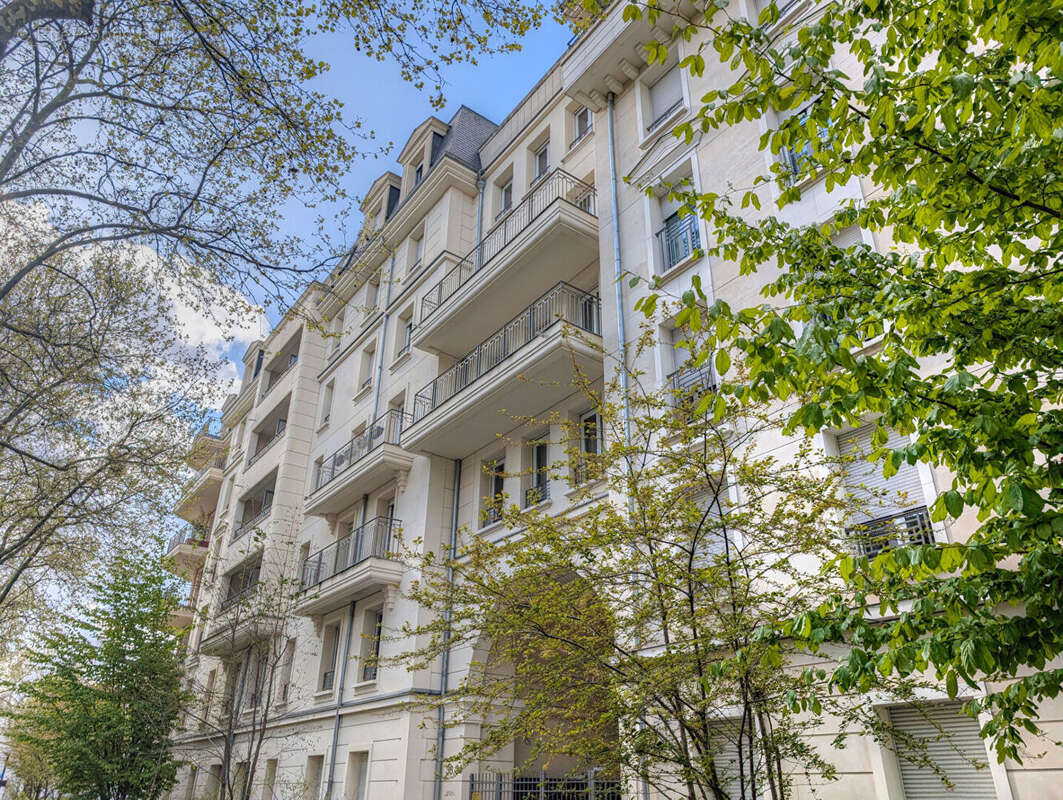 Appartement à LA GARENNE-COLOMBES