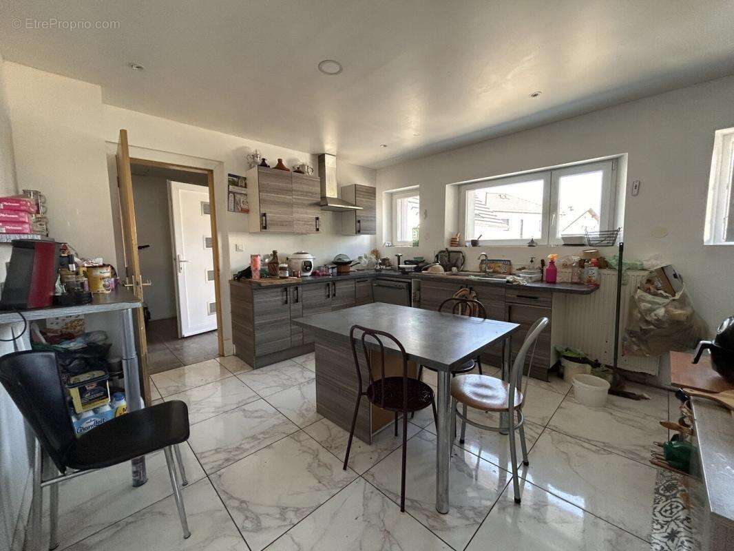 Maison de plain-pied, 6 pièces, 124 m2, sur 4,84 ares à Cernay (68700) - photo 3