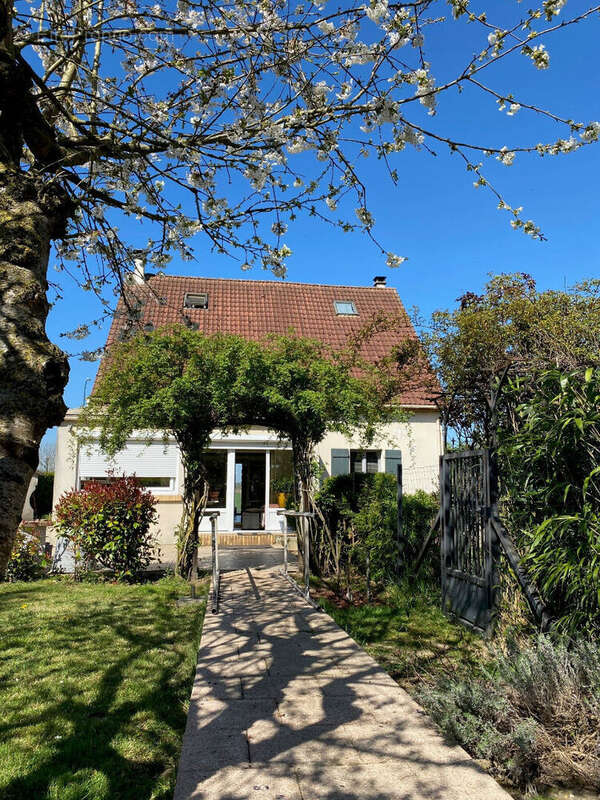 Maison à BOURGUIGNON-SOUS-COUCY
