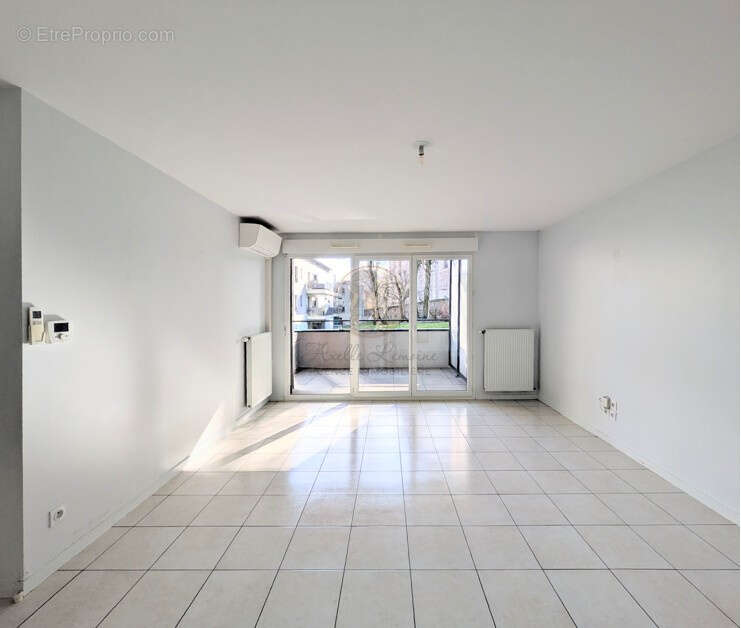 Appartement à SAINT-GENIS-LAVAL