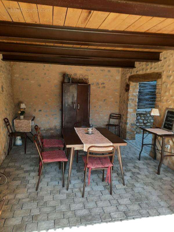 Bâtisse Provençale  10 pièce(s)  de 243,07 m2 - photo 13
