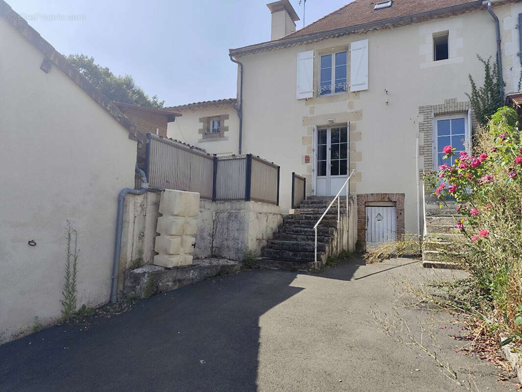 Maison à LUCHAPT