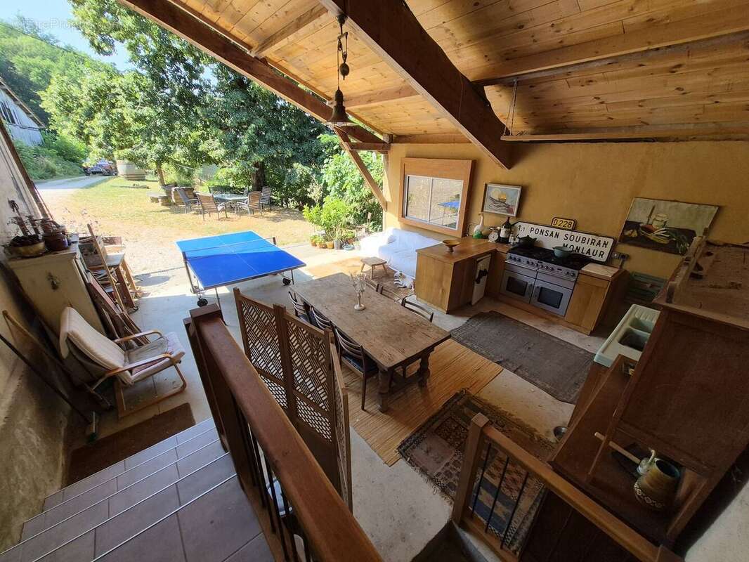 À vendre dans le Gers, proche de Castelnau-Magnoac: Maison gasconne dotée d'une cuisine d'été spacieuse, balcon-terrasse, grange - photo 6