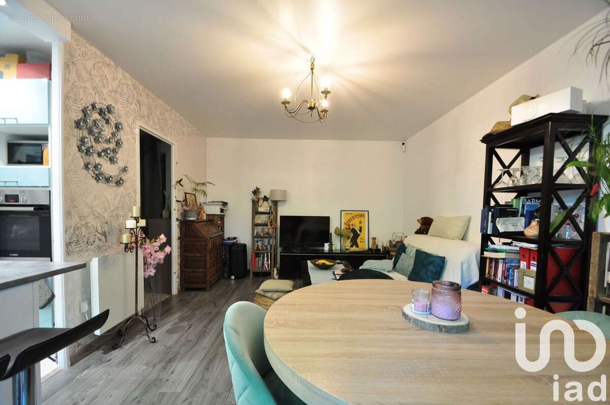 Photo 5 - Appartement à BUSSY-SAINT-GEORGES