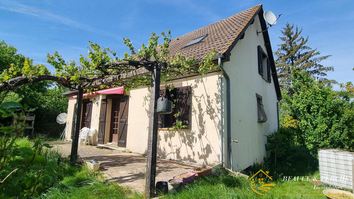 Maison à COMBRES