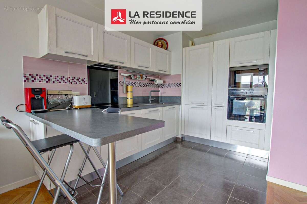 Appartement à LE MESNIL-SAINT-DENIS