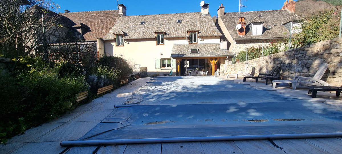 Maison à ENTRAYGUES-SUR-TRUYERE