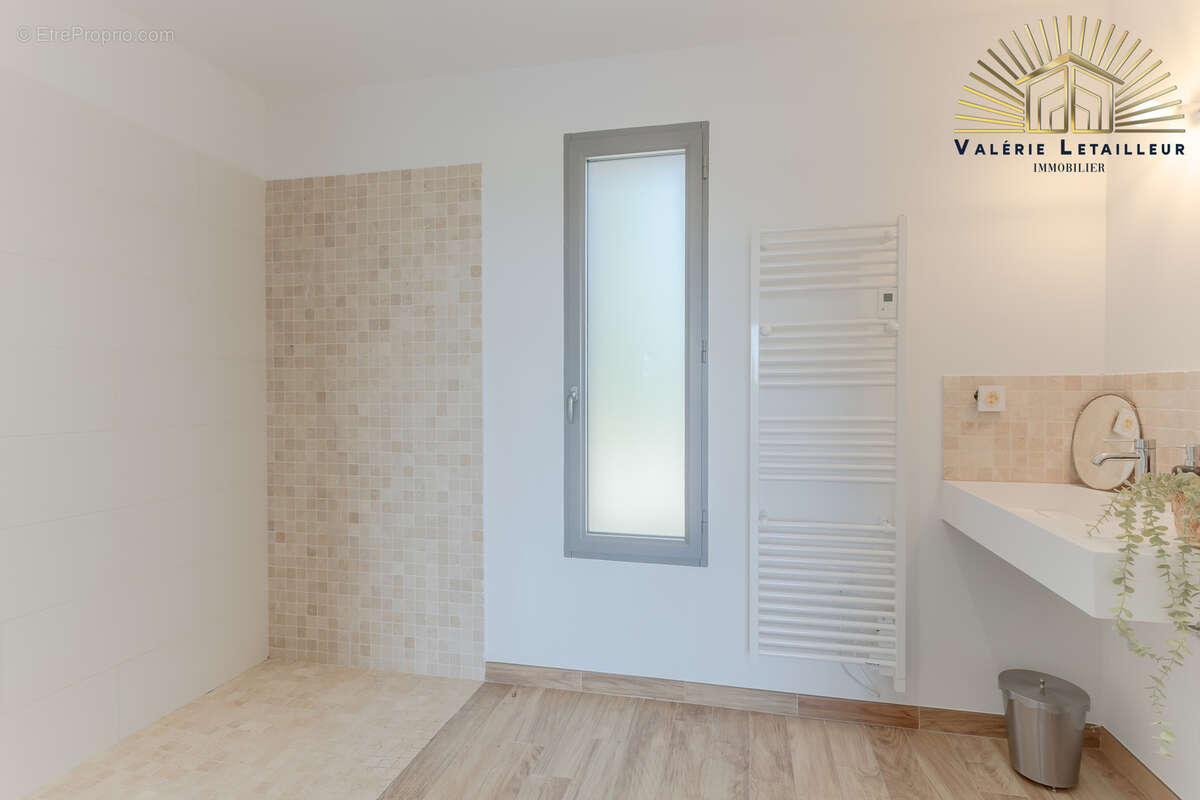Belle maison familliale dans laquelle la vue devient un art de vivre… - photo 12