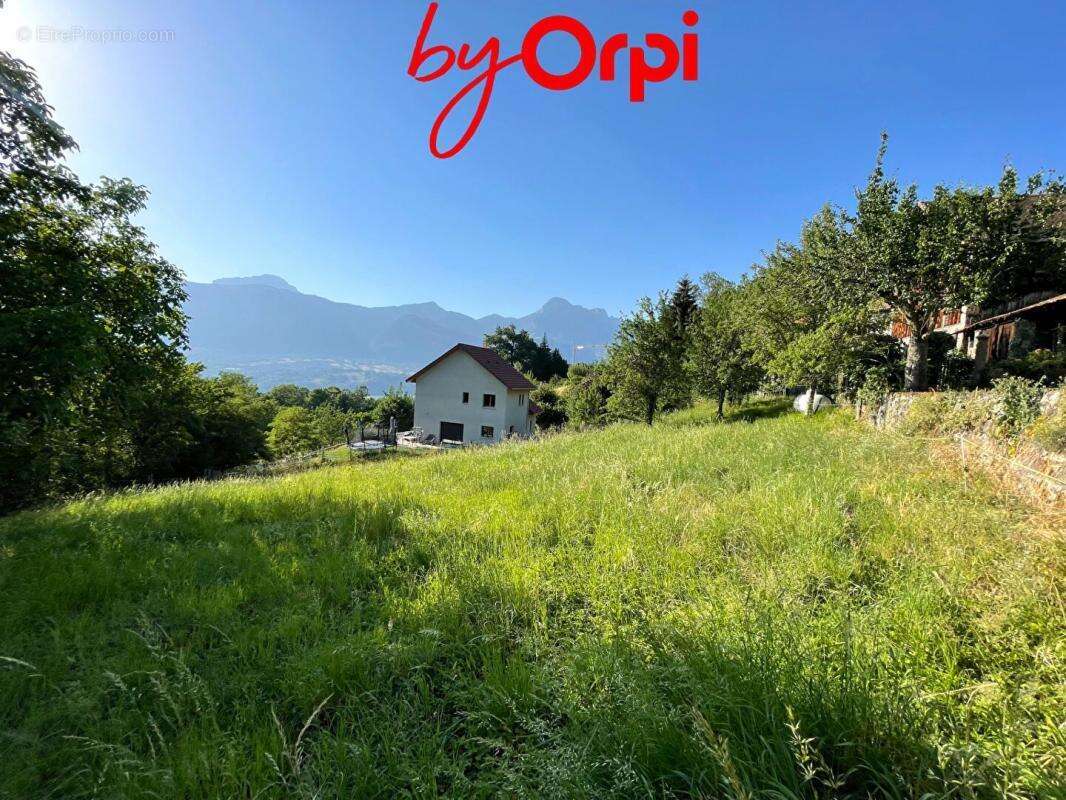 Terrain à LA COMBE-DE-LANCEY