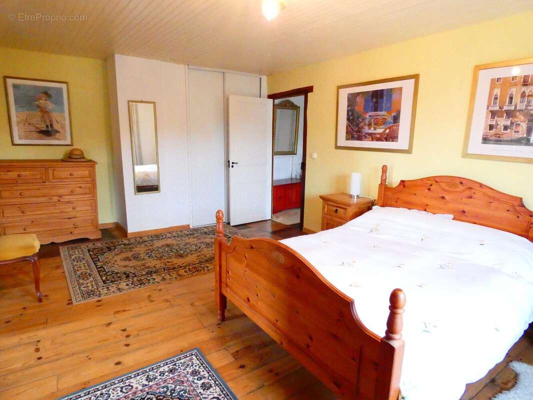 Haute Garonne, charmante maison de village rurale, chambre   Upper Garonne, charming rural village house, bedroom - Maison à GENSAC-DE-BOULOGNE