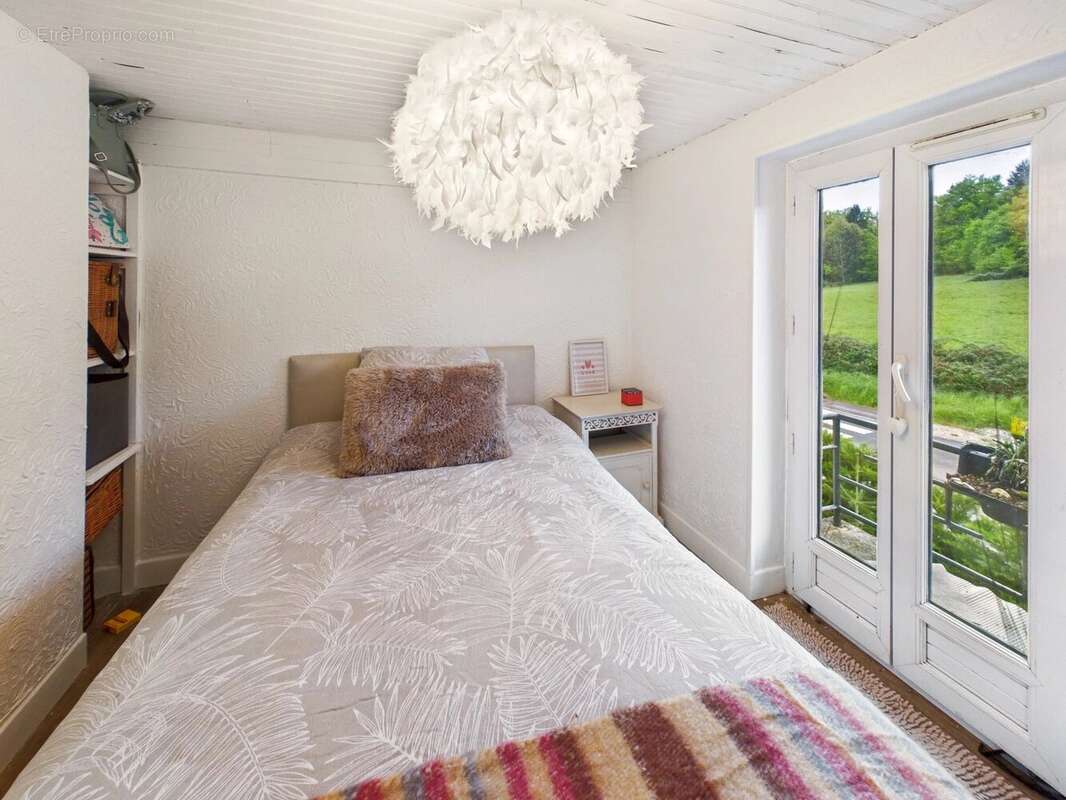 Charmante maison en pierre avec un terrain de 6 000 m² - photo 12