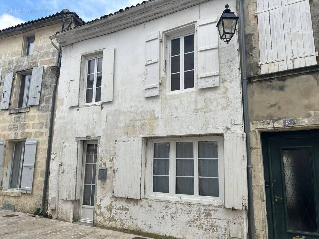 Maison à SAINT-JEAN-D'ANGELY