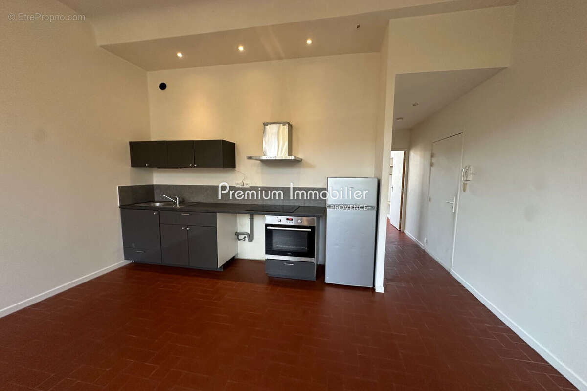 Appartement à LE PUY-SAINTE-REPARADE