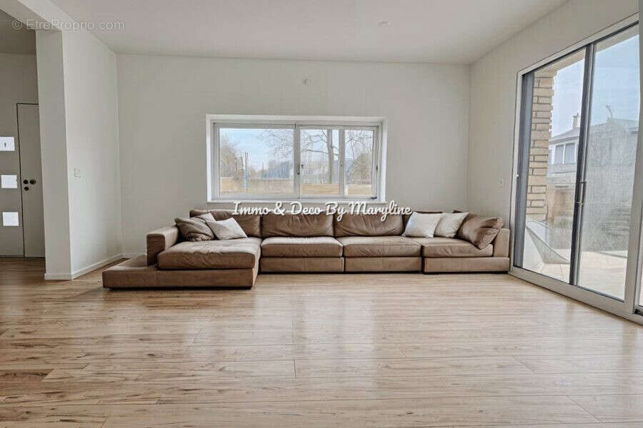 Maison à SAINT-MAUR-DES-FOSSES