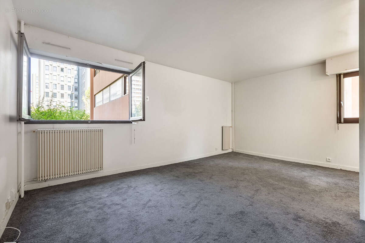 Studio avec fort potentiel en rez-de-jardin -  Paris 13 rue Dunois - photo 5