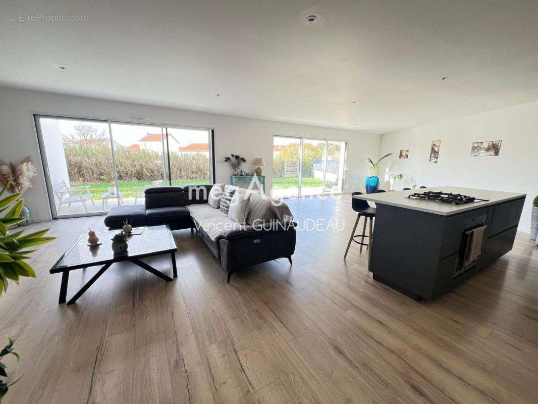 Maison à SAINT-MACAIRE-EN-MAUGES