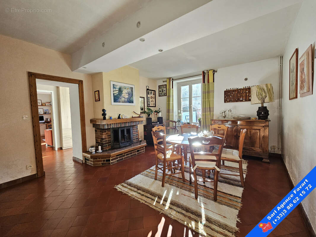 Maison à LA CELLE-SAINT-CYR