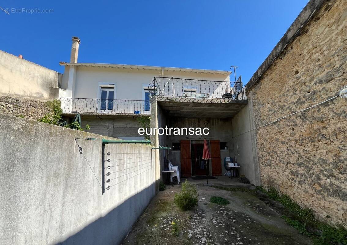 Maison à MONTBAZIN