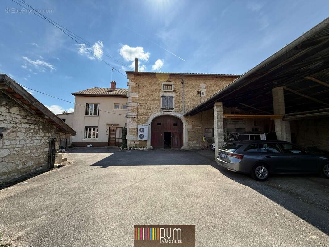 Maison à HAUTECOURT-ROMANECHE