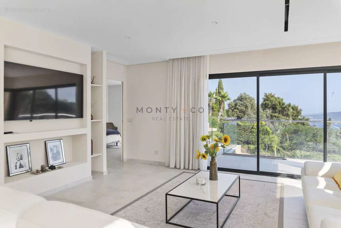Villa contemporaine avec vue mer à vendre dans le domaine privé de Beauvallon Bartole, Grimaud - photo 4