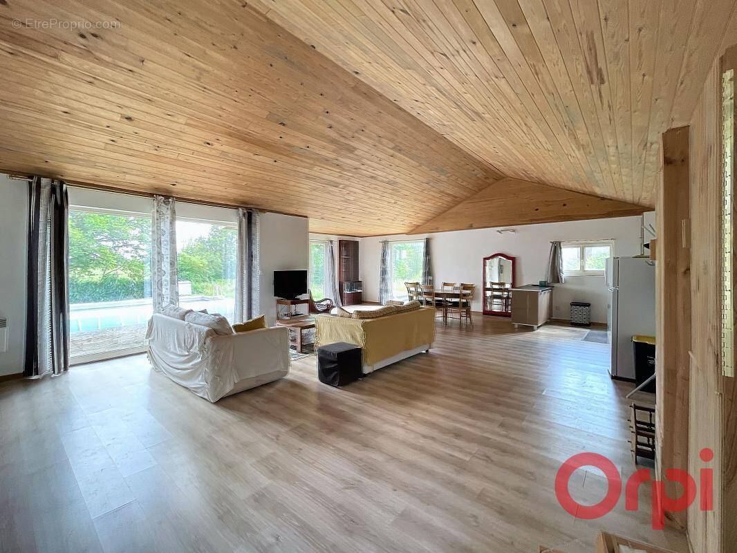 Maison à SAINT-GERMAIN-CHASSENAY