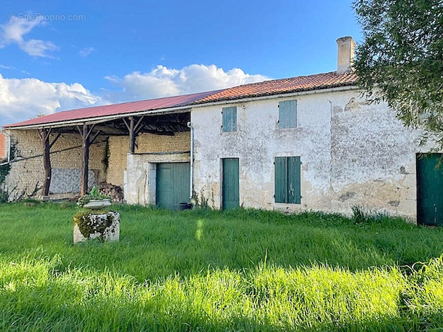 Maison à AIGREFEUILLE-D'AUNIS
