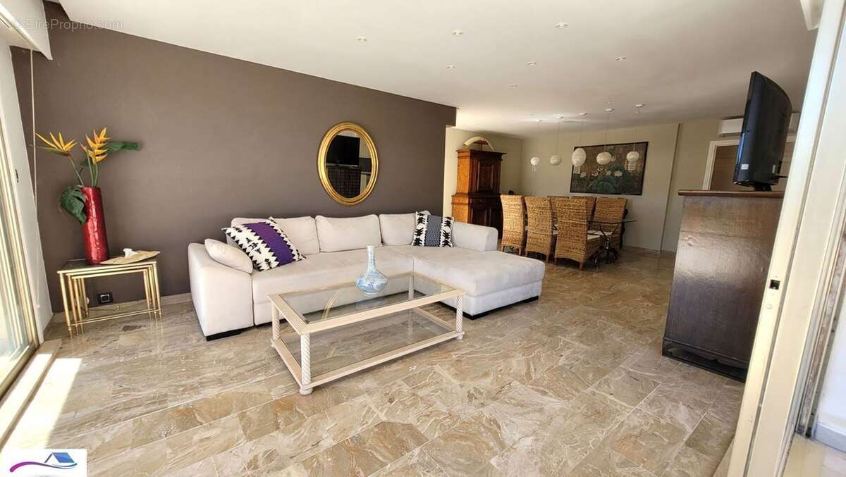 Appartement à MANDELIEU-LA-NAPOULE