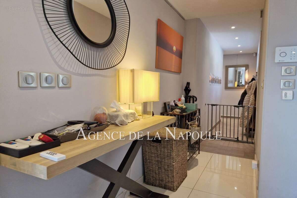 Appartement à MANDELIEU-LA-NAPOULE