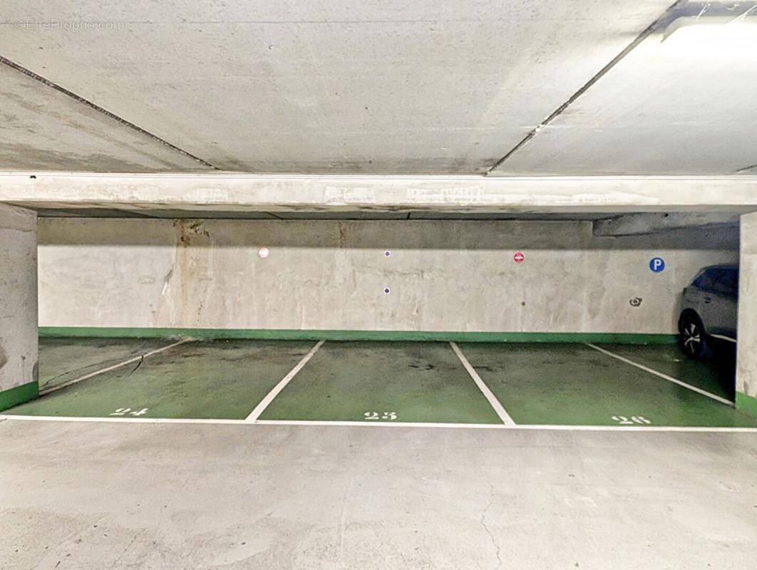 Parking à COURBEVOIE
