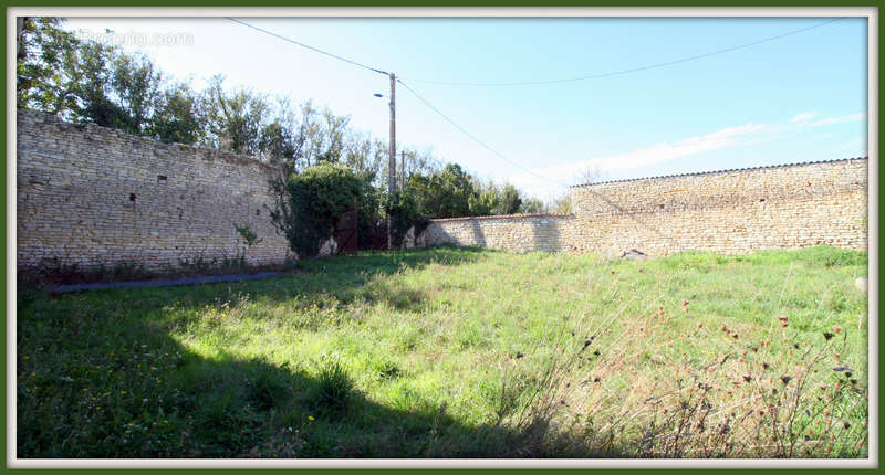 Maison à CHAMPIGNY-LE-SEC